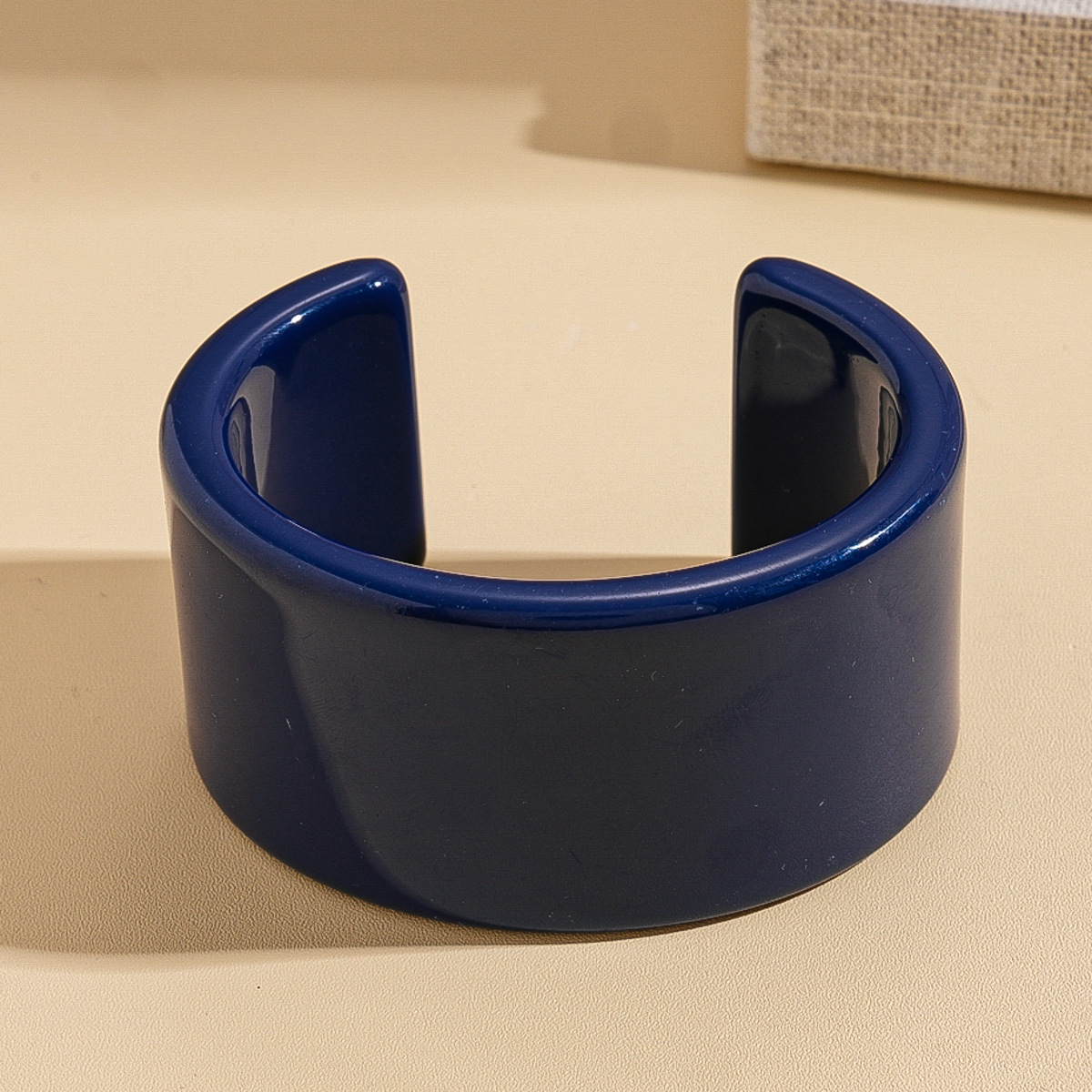 Resin Geometric Round Bracelet, picture 2 of 6