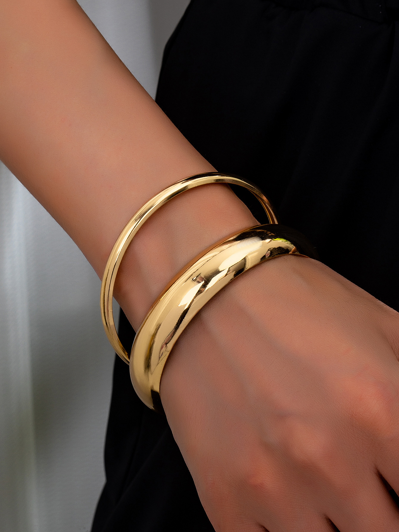 Exaggerated Minimalist Traditional High-gloss Bracelet