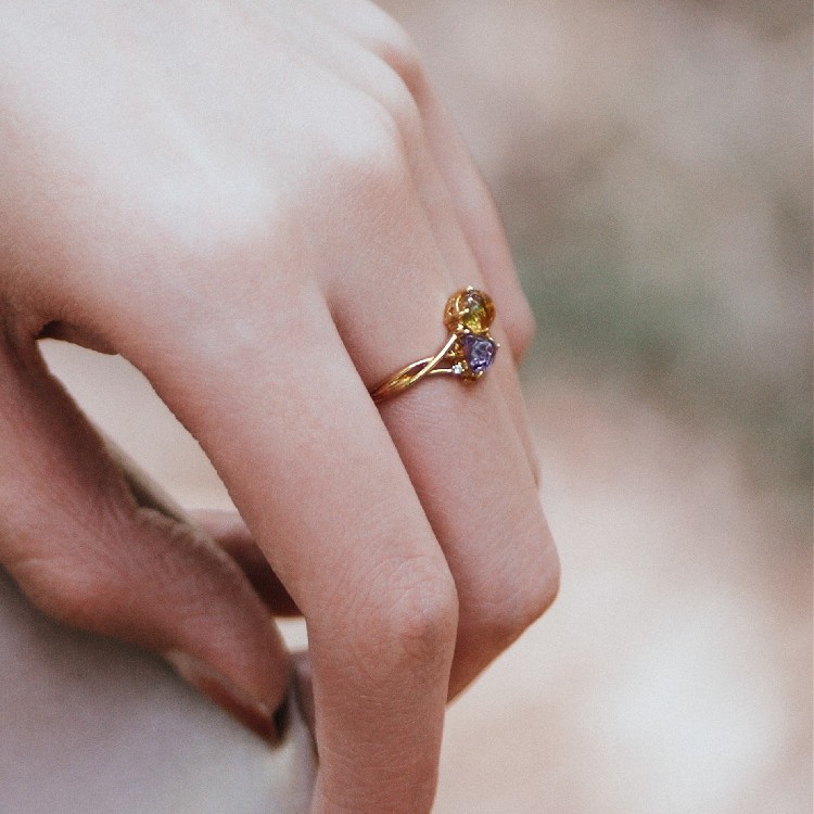 High-end Two-tone Waterdrop Zircon Ring