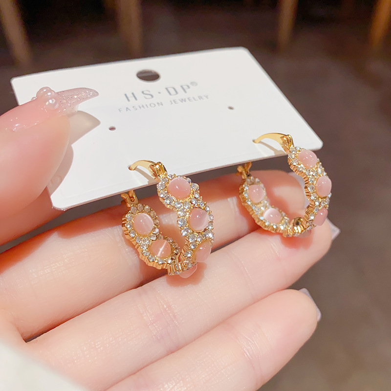 Light Luxury Unique Elegance Retro Opal Circle Ear Clip