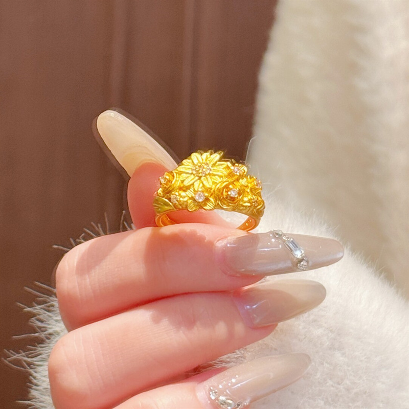 Vintage Gold Brushed Floral Ring