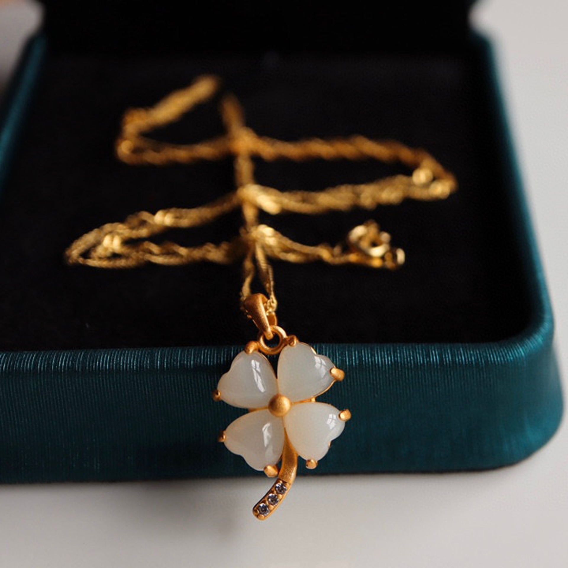 Lucky Four-Leaf Clover Pendant Clavicle Chain