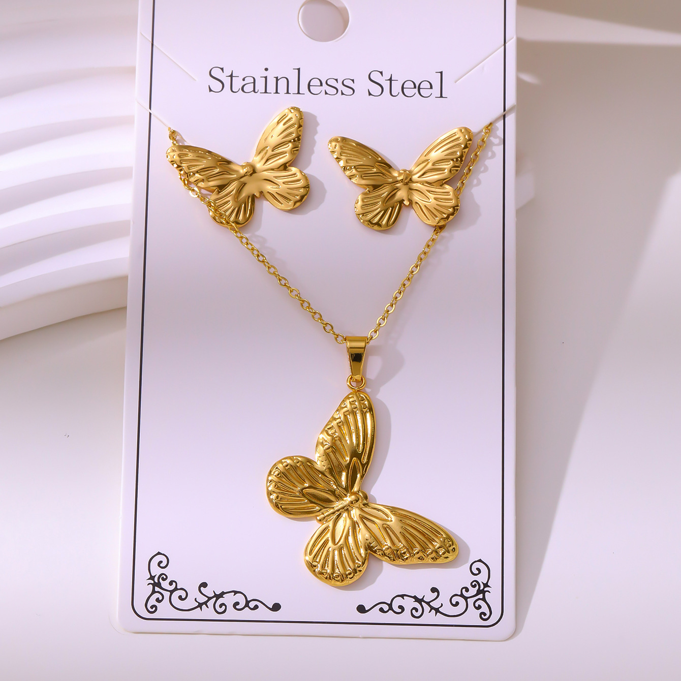 Oil-pressure Set Vintage Palace-style Stud Earrings And Necklace Non-fading Stainless Steel Gold-plated Jewelry