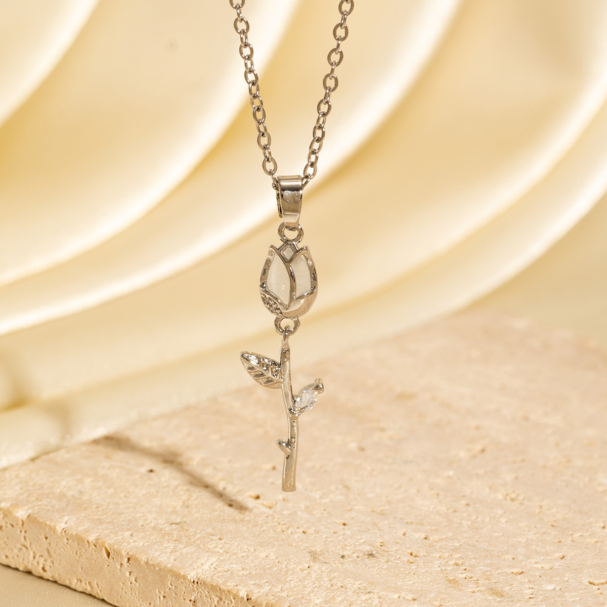 Necklace With A Personalized Tulip Flower Design - Jewelry & Watches