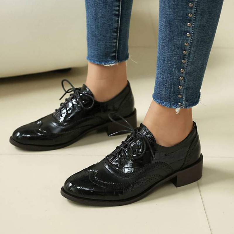 Bright Lace-up Fashion Patent Leather Pumps