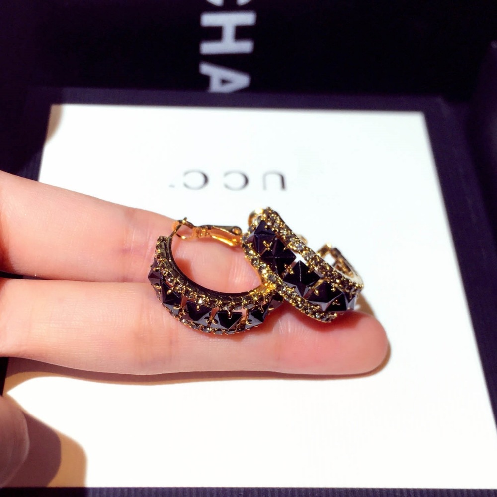 Women's Fashion Inlaid Zirconium Temperamental Earrings