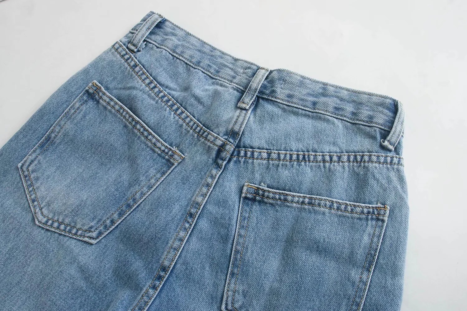 Title 8, Blaue Jeanshose mit hoher Taille, geradem Bein,...