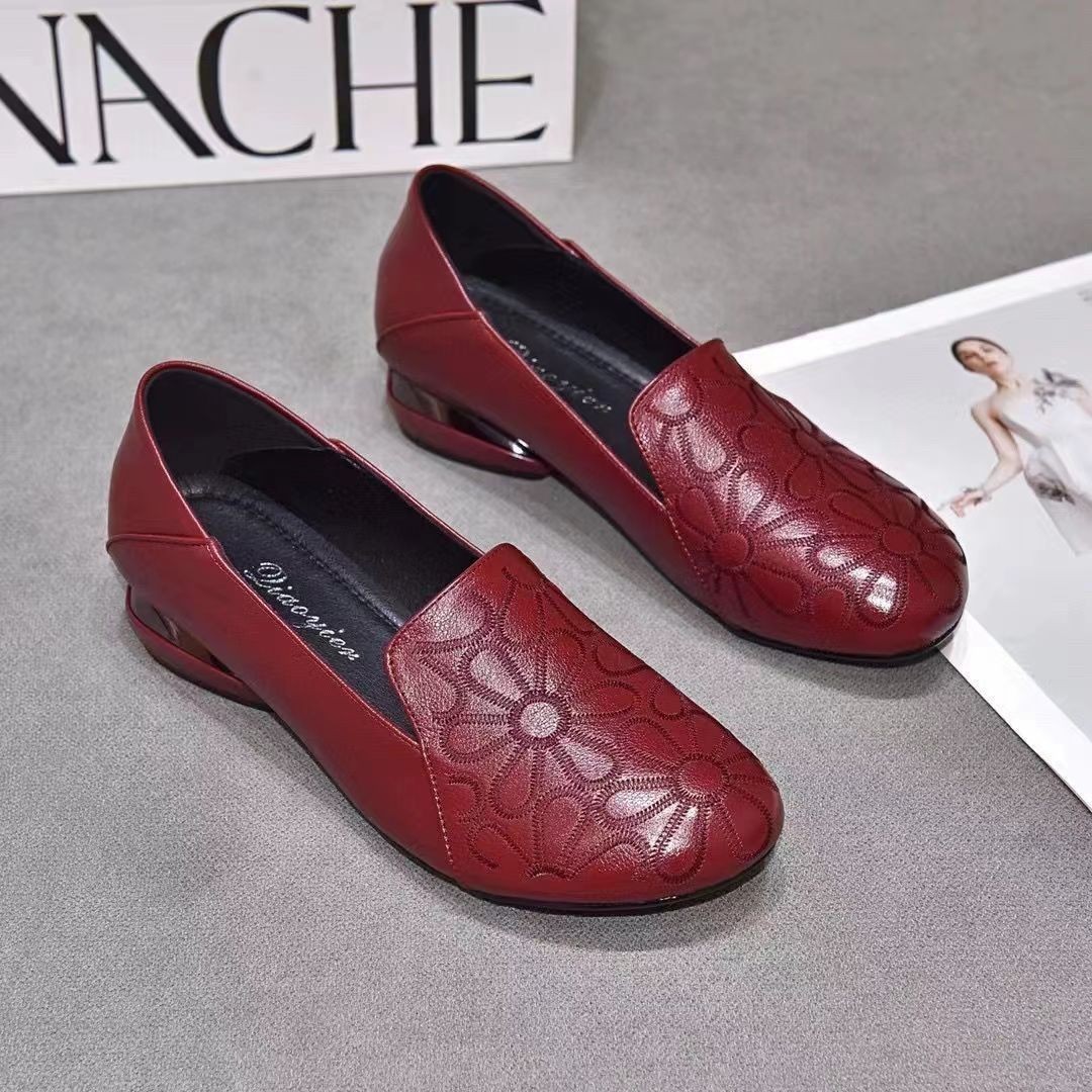 Women's Soft Leather Embroidered Retro Shallow Mouth Round Toe Shoes