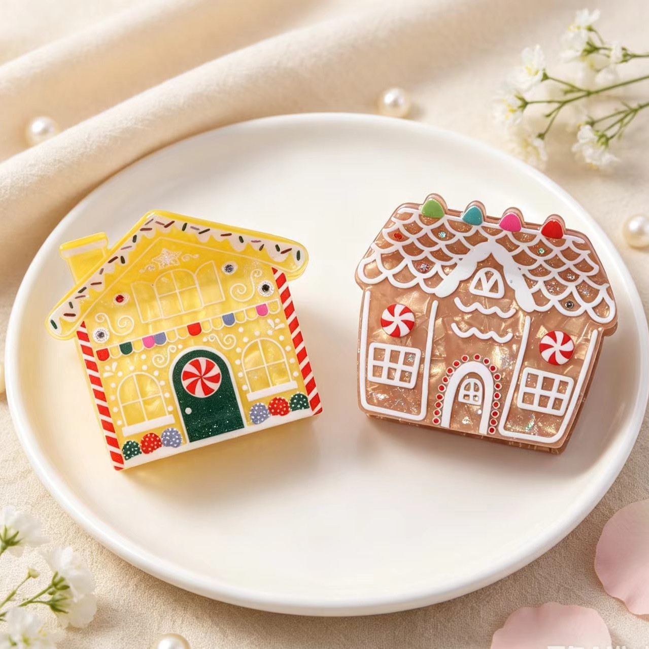 Christmas-themed Gingerbread House Hair Clip With Wispy Bangs