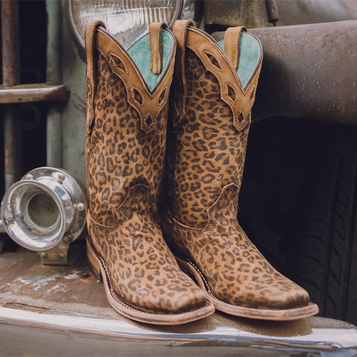 Chunky-heeled Low-heeled Mid-calf Womens Boots With A Square Toe And Leopard Print