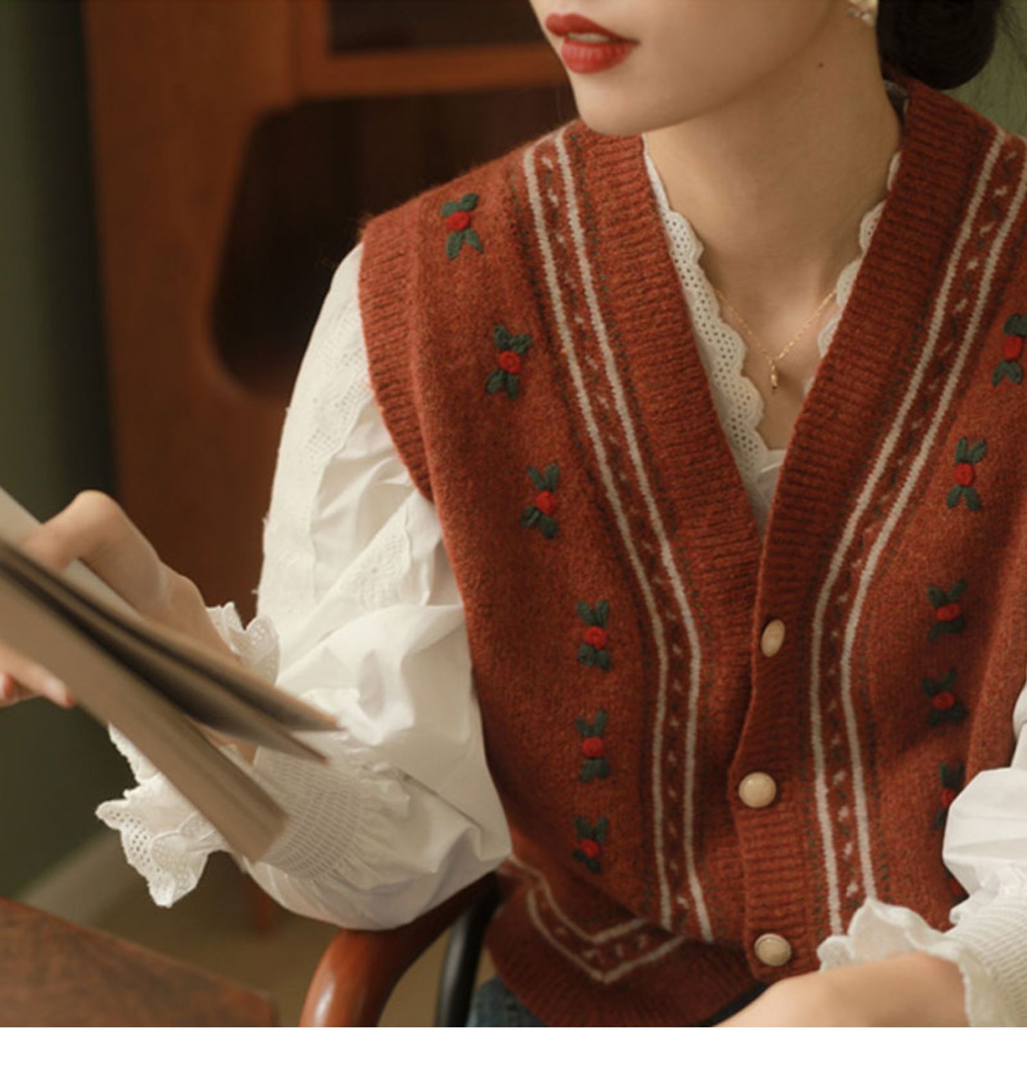 Women’s French Embroidery Knitted Vest