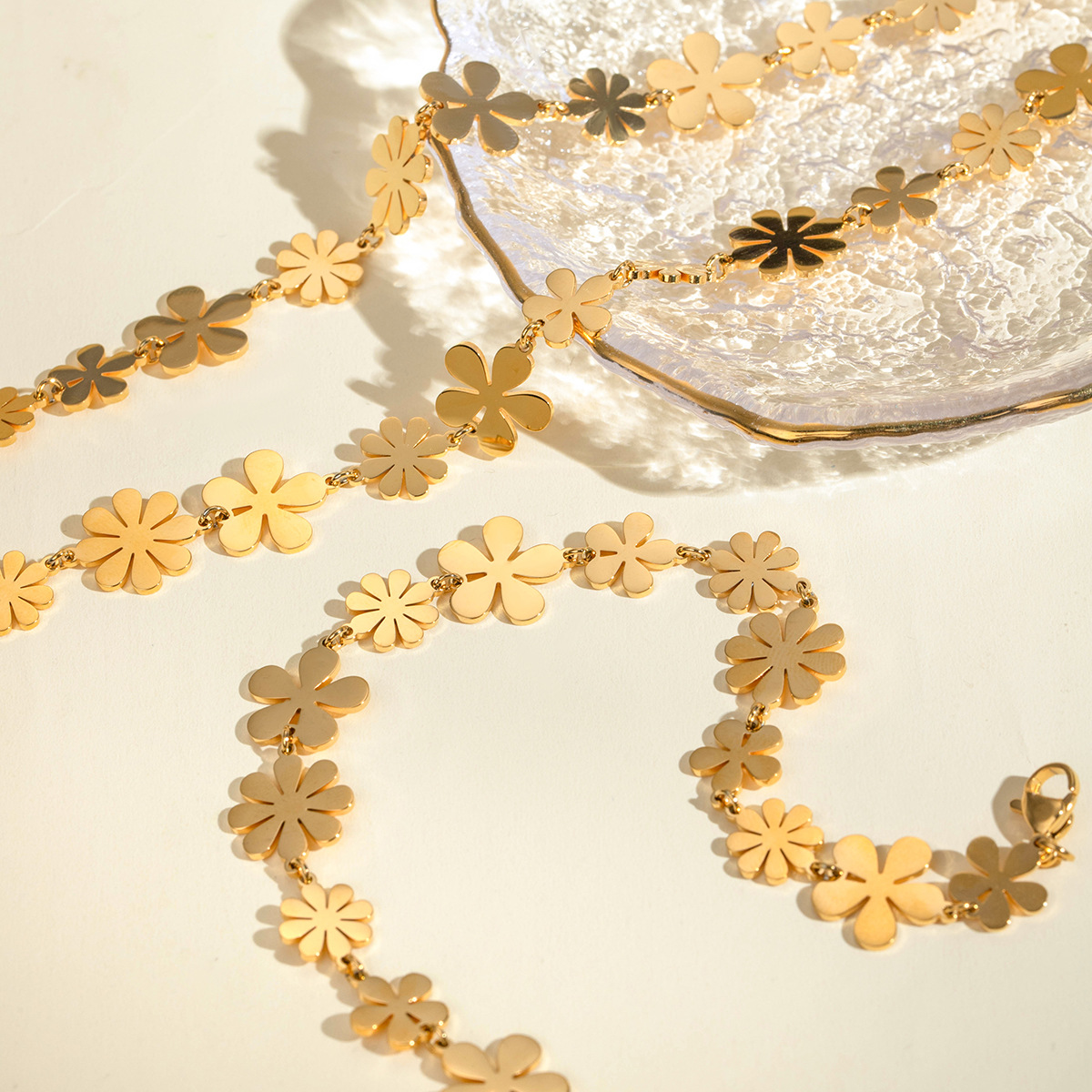 Women's 18K Gold Little Daisy Earrings