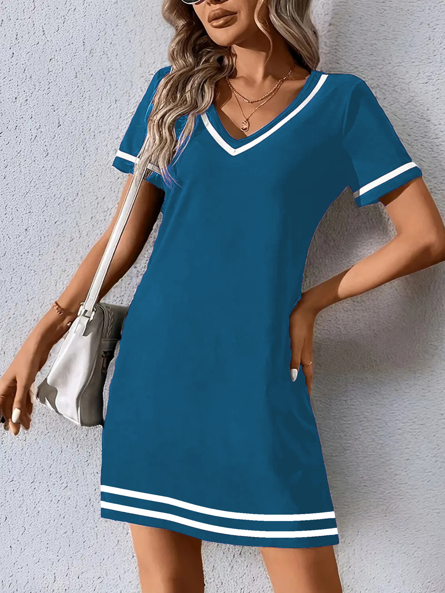 Women's V-neck A-line dress in purple – contrast color short sleeve elegant mid-rise
