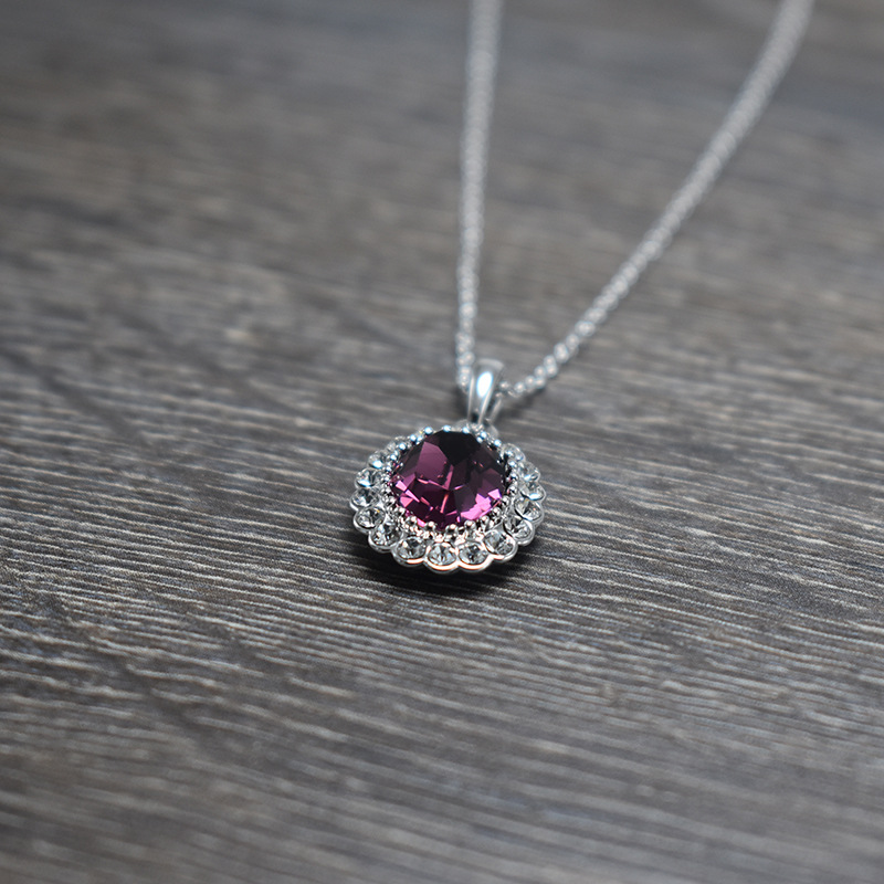 Stunning view of Oval Color Short Clavicle Necklace