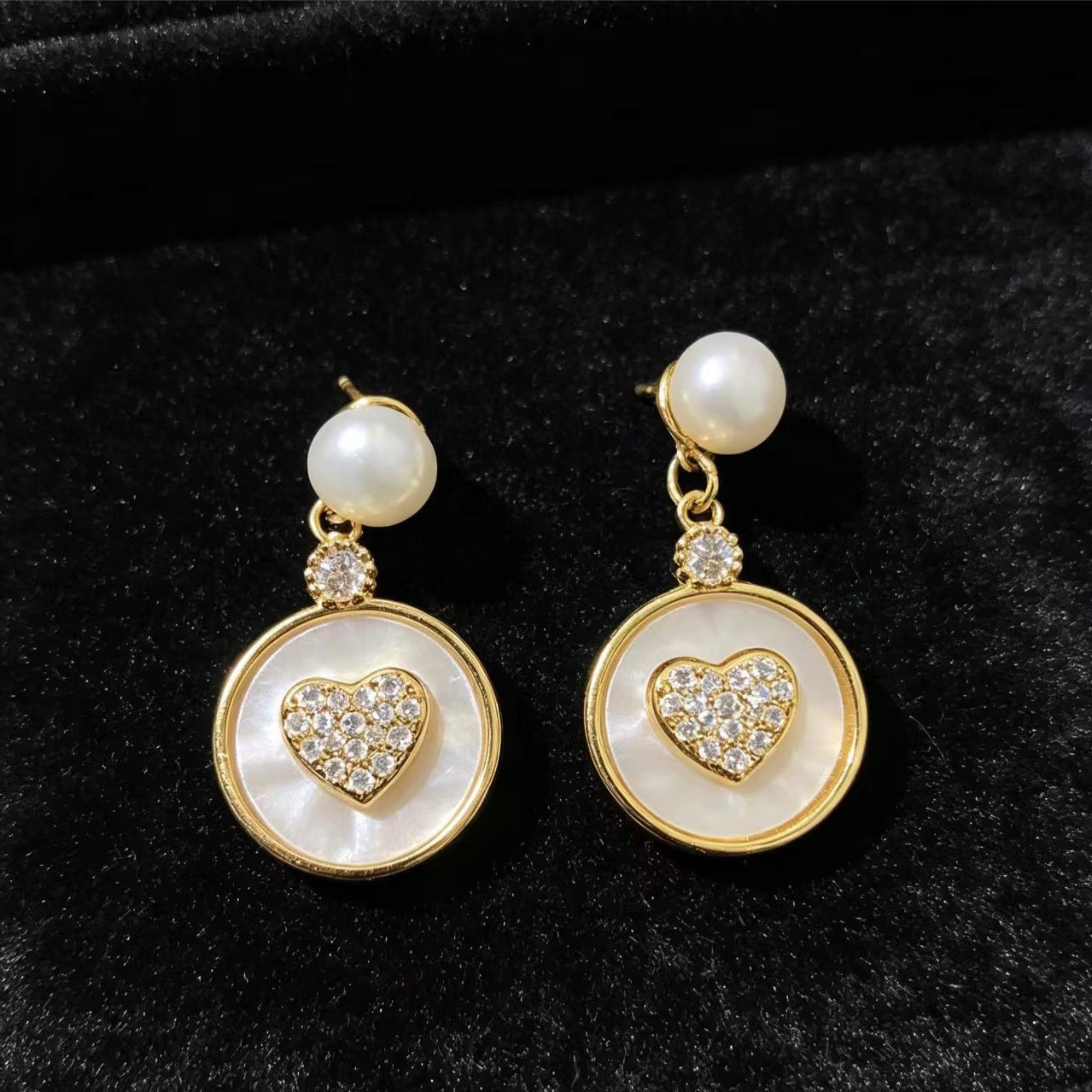 Women's Fashion Versatile Pearl Hearth-shaped Earrings