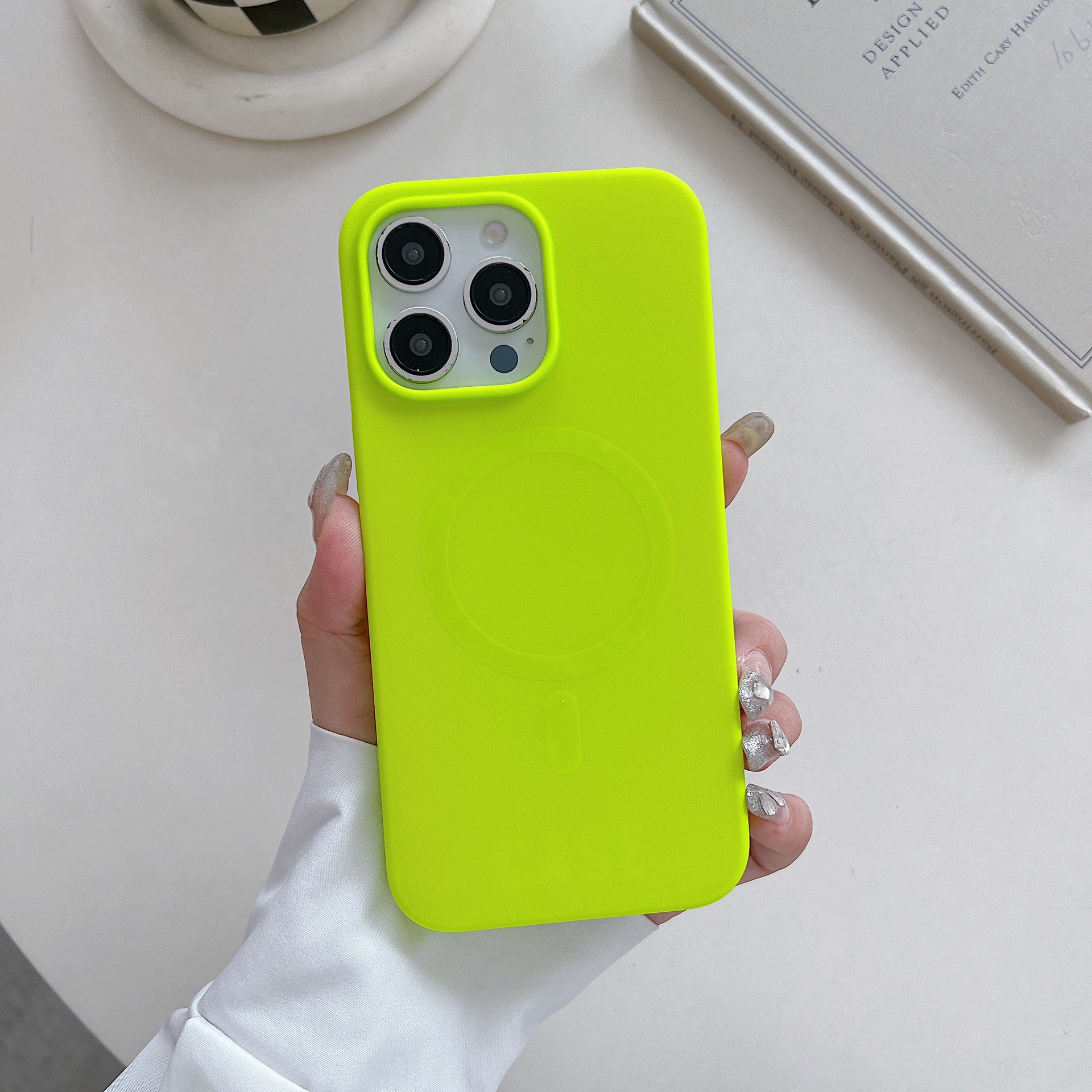 Solid Color Liquid Silicone Large Hole Magnetic Phone Case - Image 4
