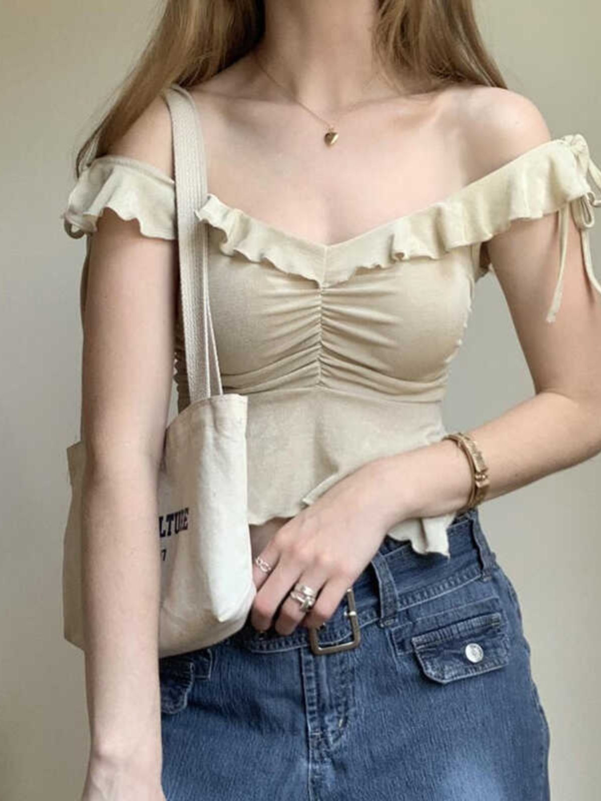 V-neck Off-shoulder T-shirt Female Hot Girl Slimming Design Niche Short