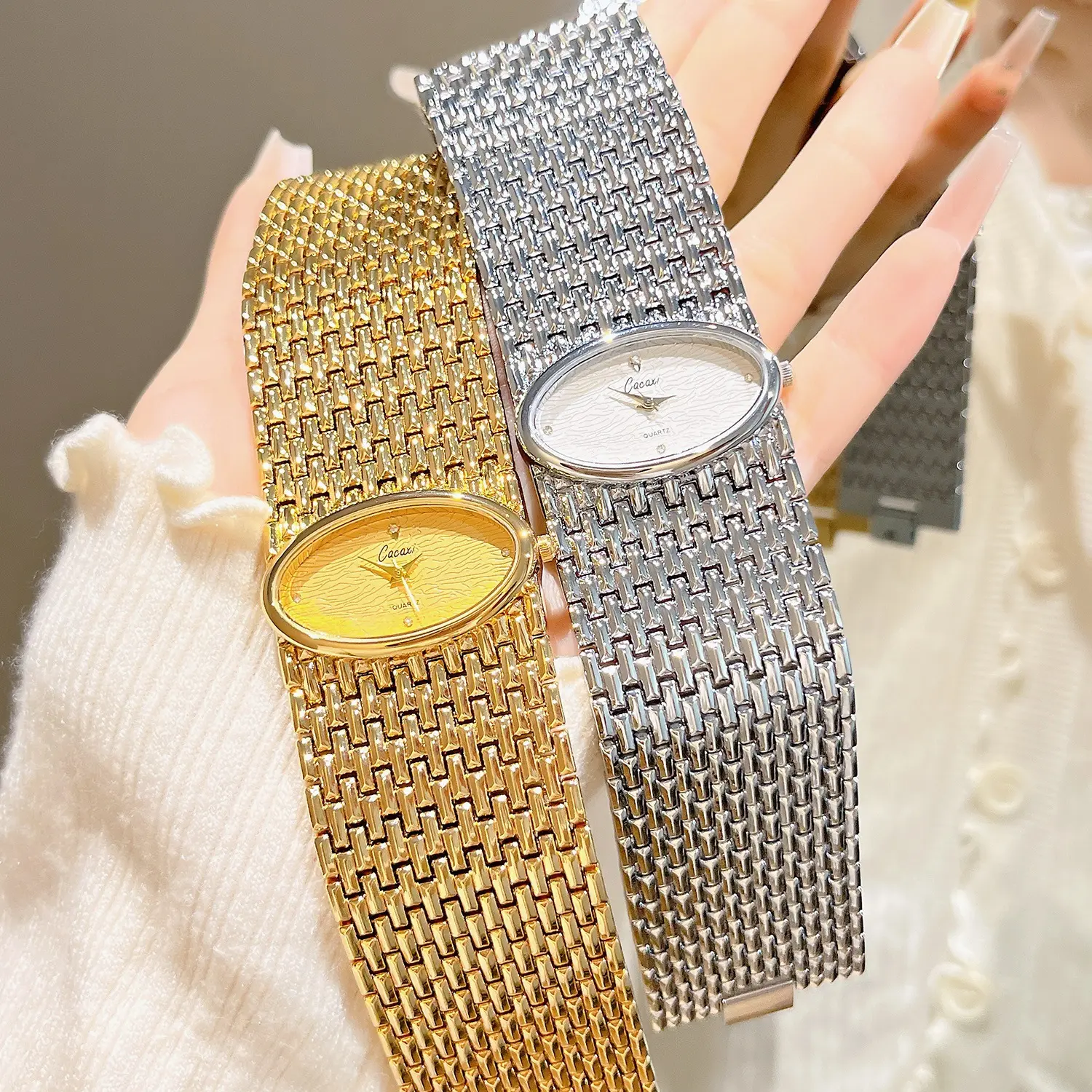 Vintage Quartz Watch For Women Stylish