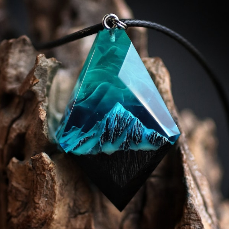 Aurora Resin Luminous Pendant Noctilucent Necklace. Product information: Treatment Process: Polishing, Color: Color, Material: Plastic/resin, Popular elements: Aurora, Style: Personality. Packing list: 1*Resin Necklace. Images of the product.