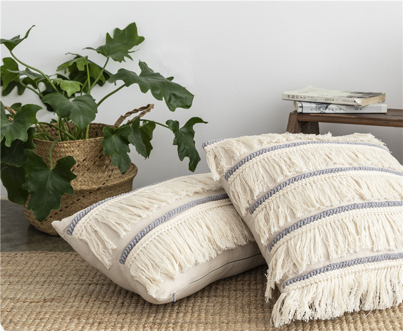 Title 7, Cotton and long fringed pillowcase