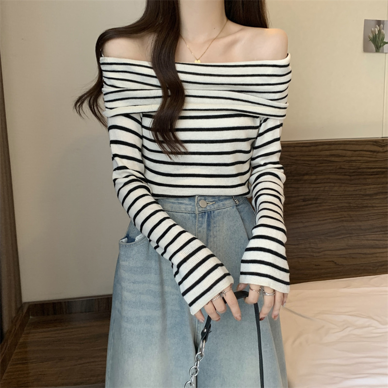 Title 7, Autumn New Off-shoulder Striped Sweater