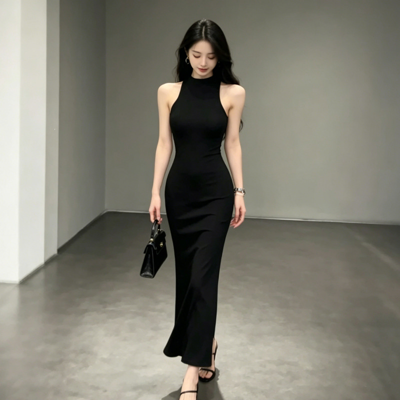 Black Halter-neck Slit Mid-length Sleeveless Dress