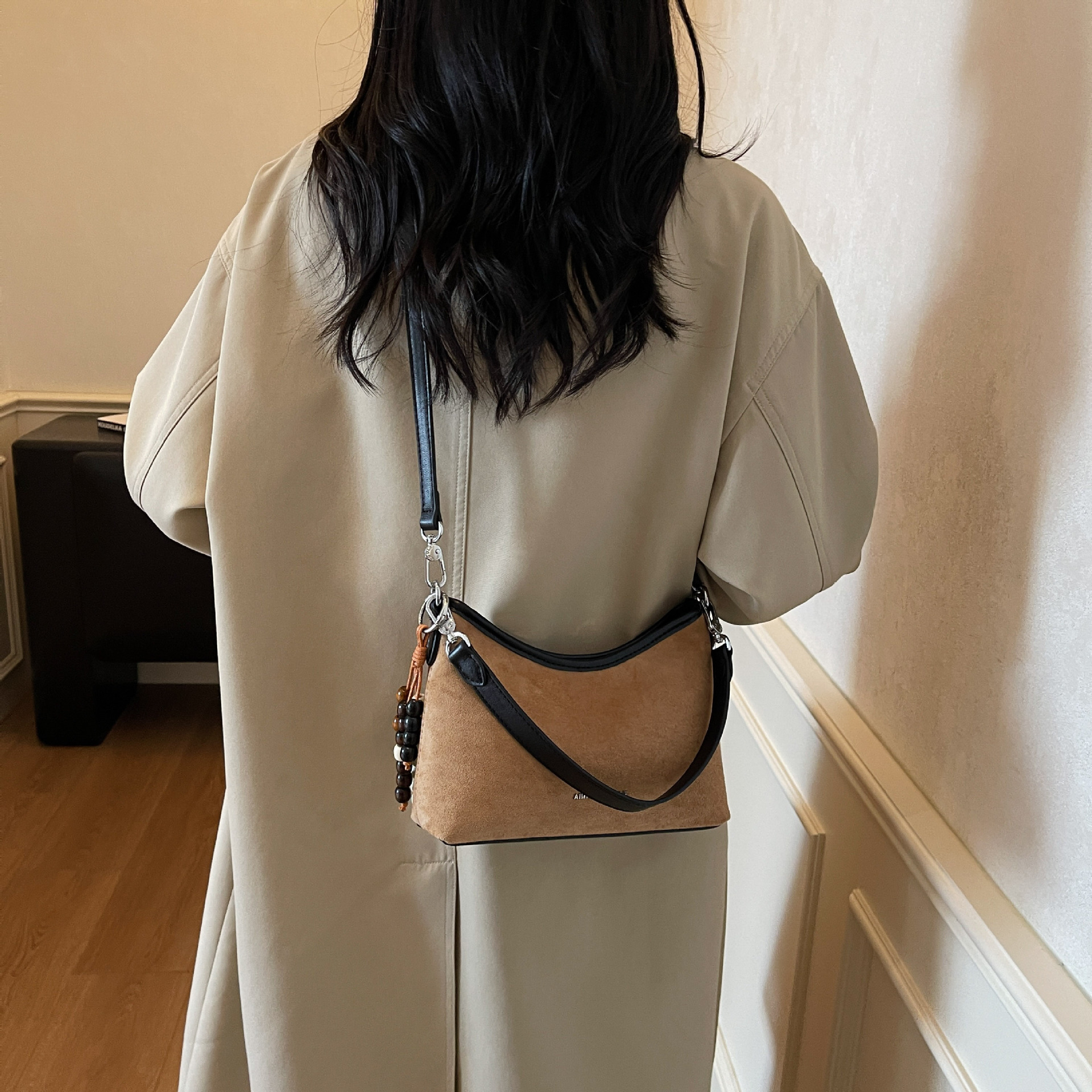sac épaule coréen, crossbody minimaliste femme, sac PU effet daim, petit sac perles, sac beige urbain, handbag rectangulaire, Averiell k‑style bag, sac tendance street, sac épaule casual chic, sac quotidien stylé