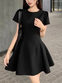 Elegant Short-sleeve Dress That Makes Petite Figures Look Taller - Black - View 1