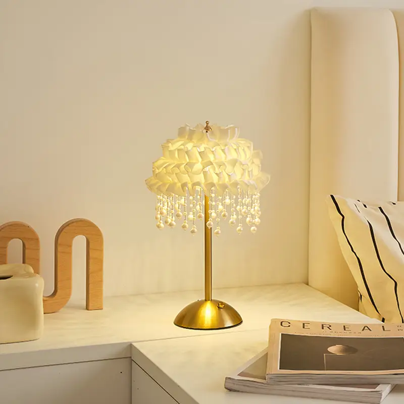 Cozy Bedroom Bedside Ribbon-style Table Lamp