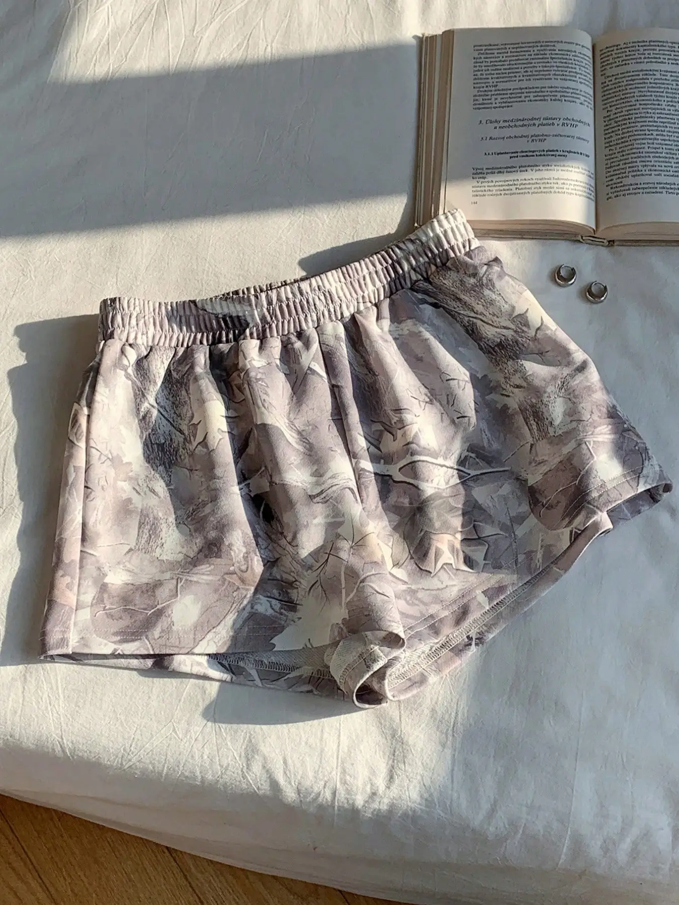 Leopard-print Womens Shorts Loose-fitting Figure-flattering Casual Hot Pants