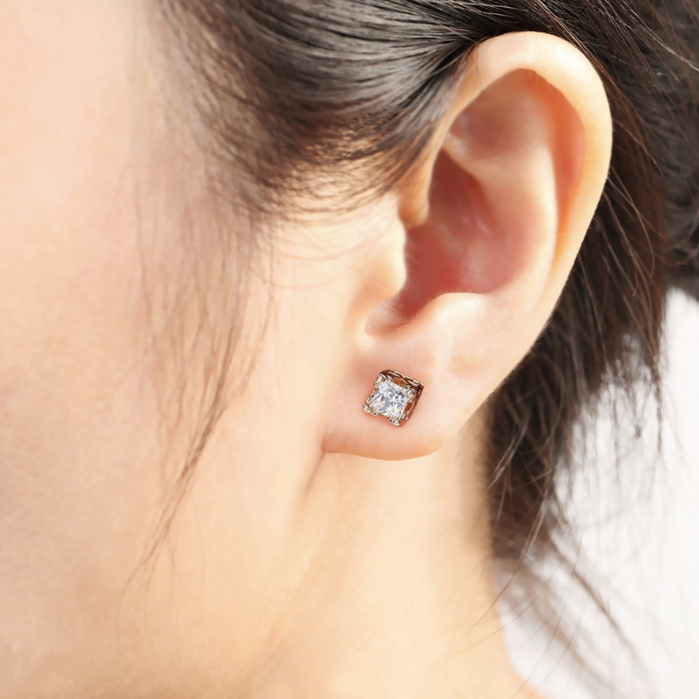 Four-claw Stud Earrings Zircon Micro-inlaid White Gold Plated