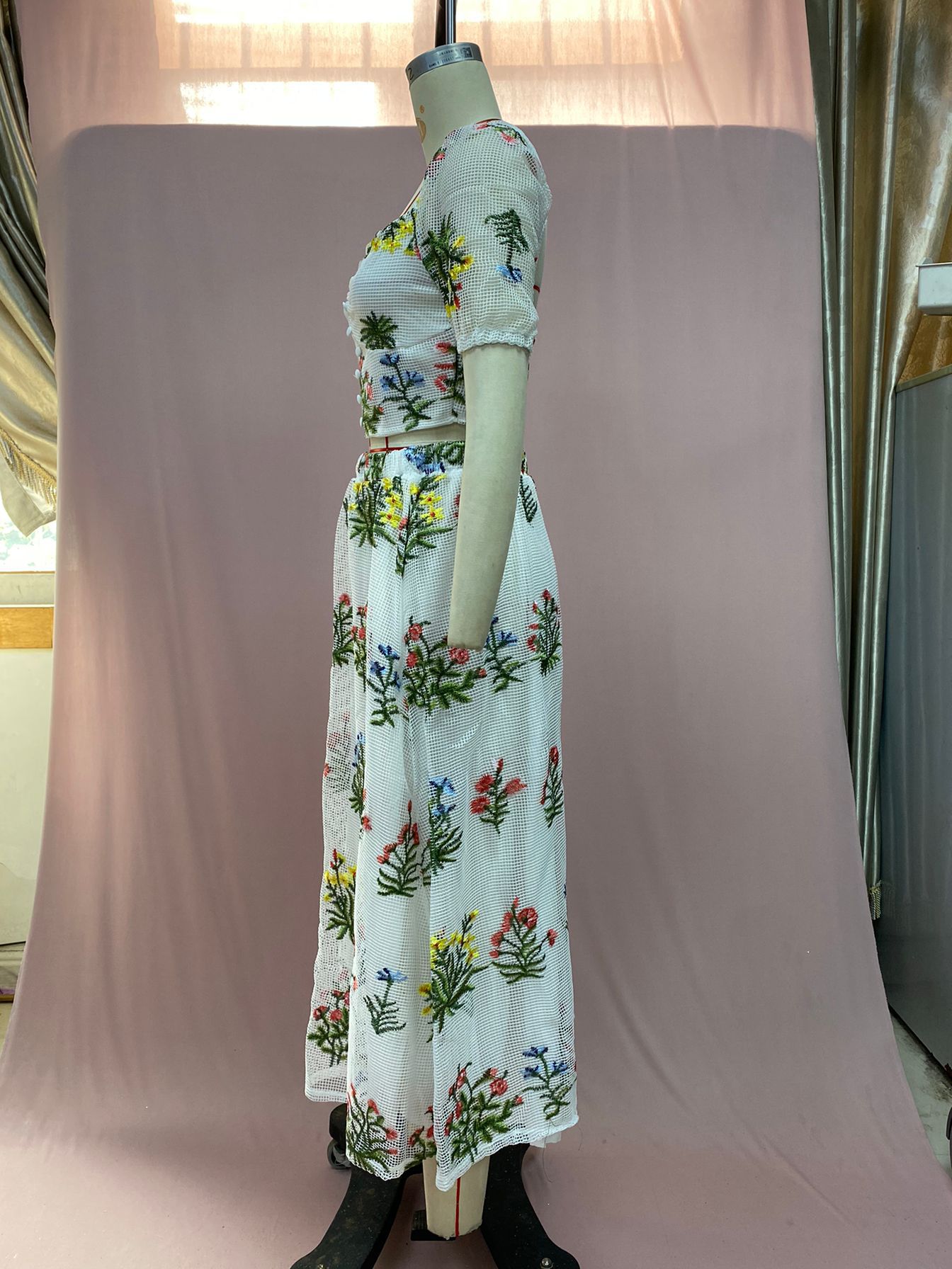 Women's Fitted Waist Backless Embroidered Skirt Two-piece Set