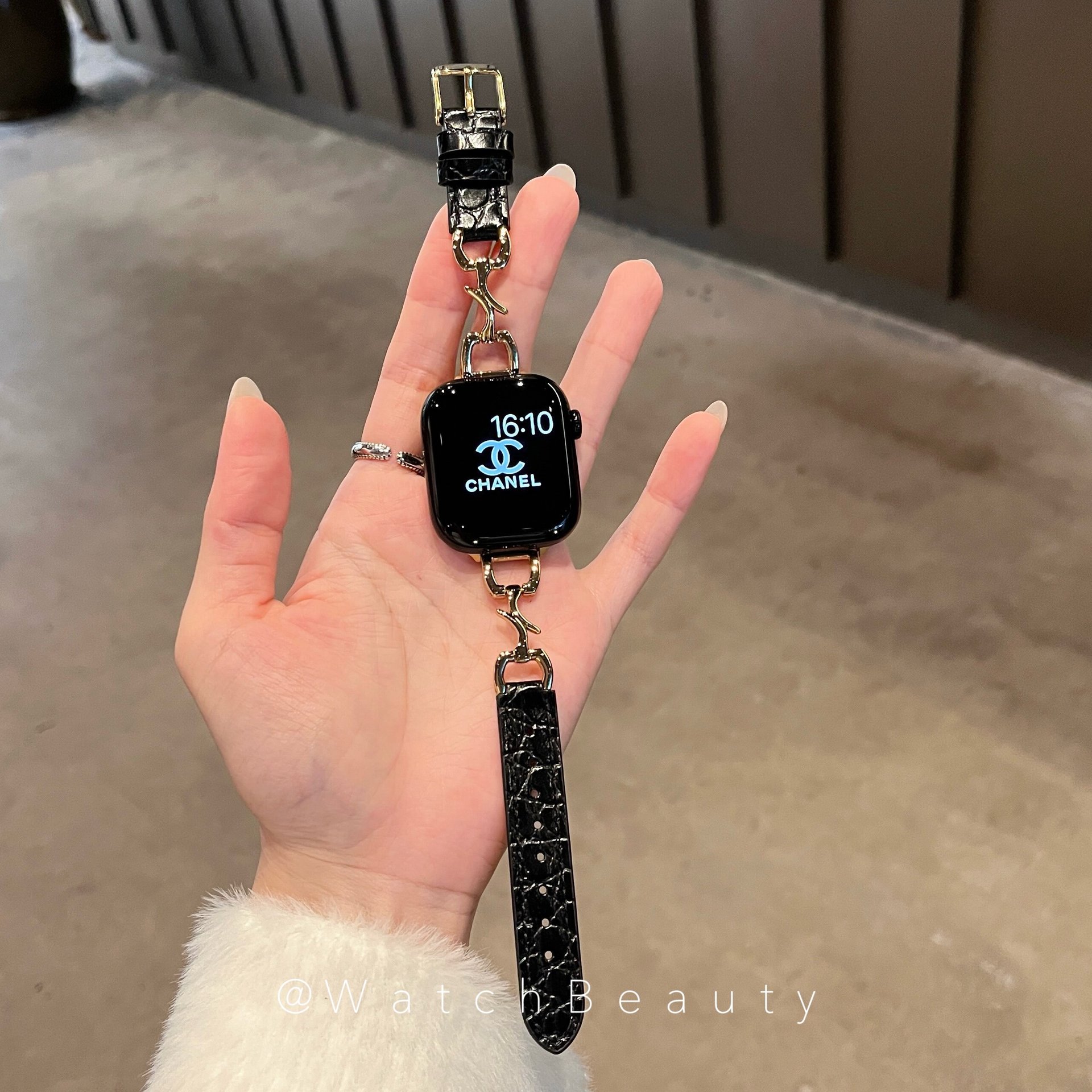 Crocodile-pattern Moon-clasp Leather Watch Strap