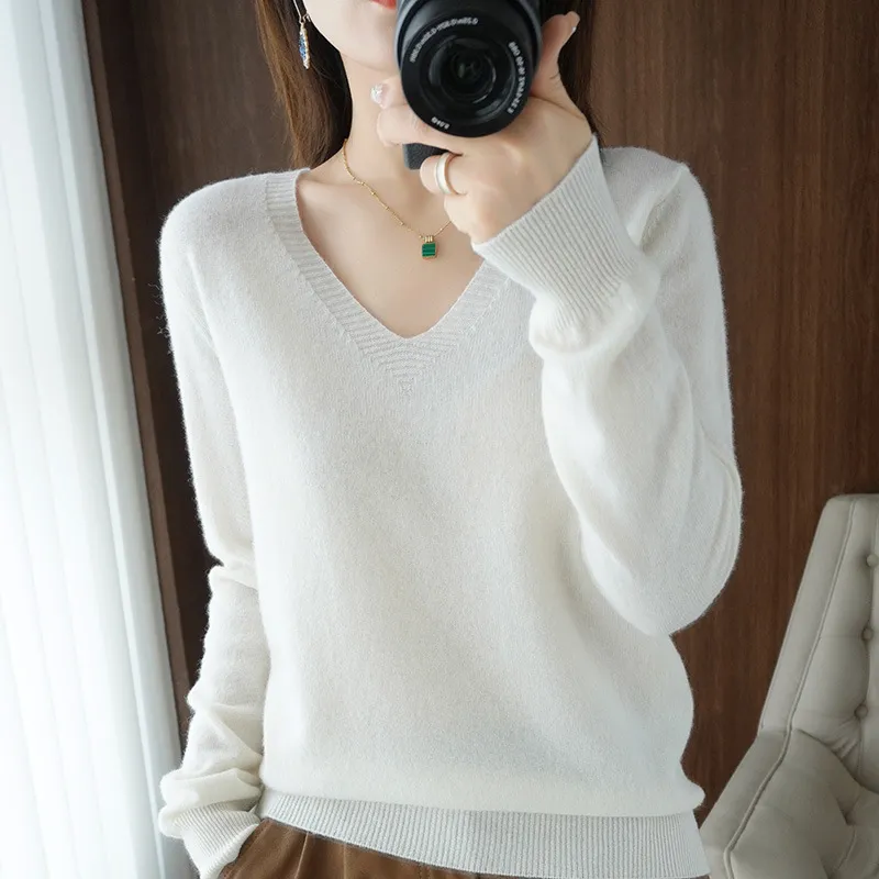Women's Short Slim Fit Pullover Solid Color Sweater - White