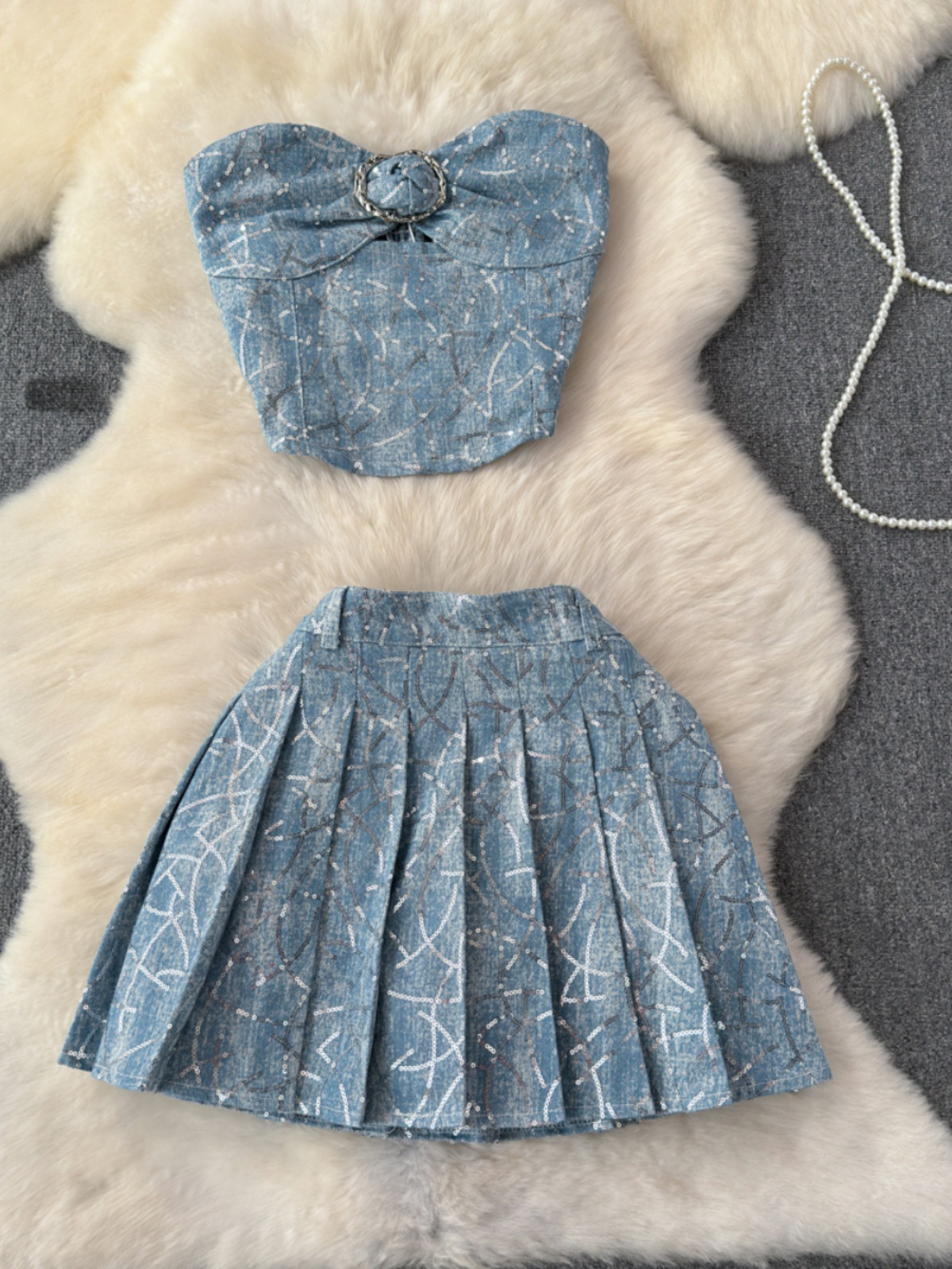 Short Off-shoulder Tube Top Pleated Skirt Two Pieces