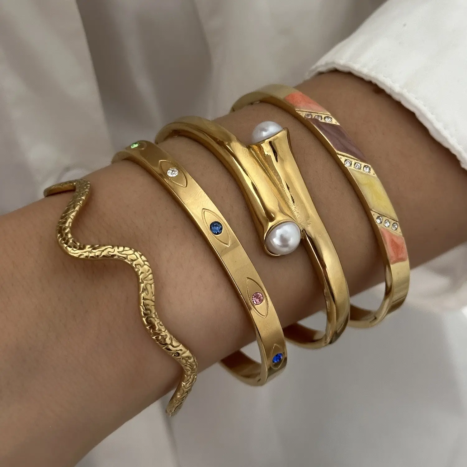 Retro Snake-pattern Hollowed-out Twisted Stainless Steel Bracelet