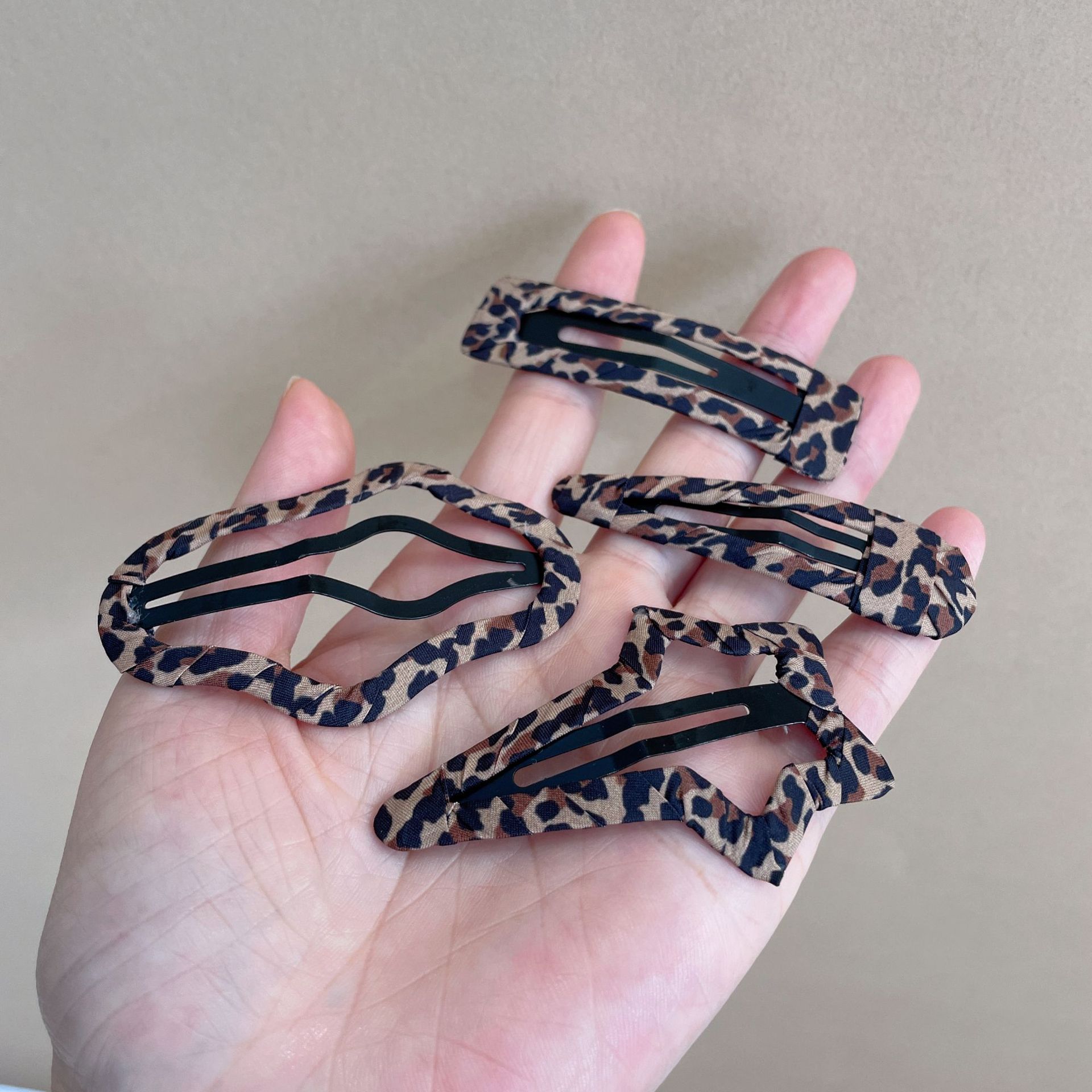 Retro Leopard-Print Bang Clip Simple And Chic Hairclip For Women To Style Fringe Or Loose Strands