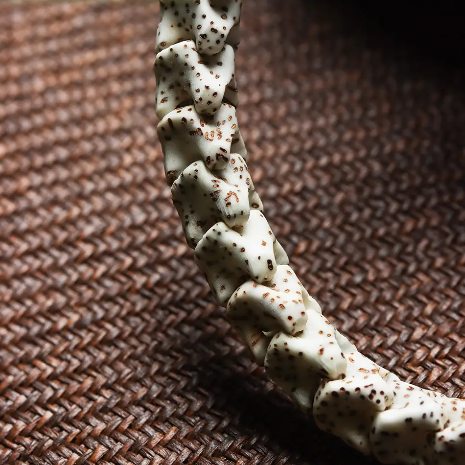 Hainan Original Ecology Xingyue Bodhi Carving Snake Bone Bracelet