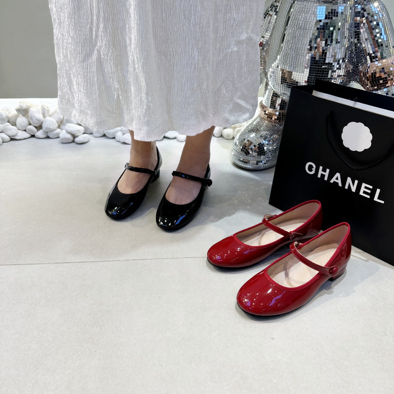 Round-toe Strap-detail Red Chunky-heel Mary Jane Shoes