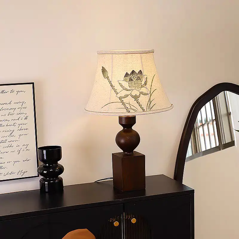 Beautiful French-style Vintage Solid-wood Mid-century Table Lamp
