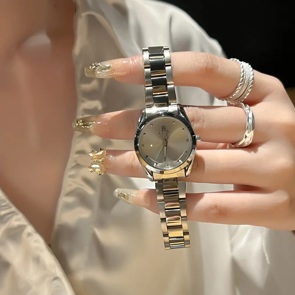 Exquisite Ladies Steel-band Wristwatch