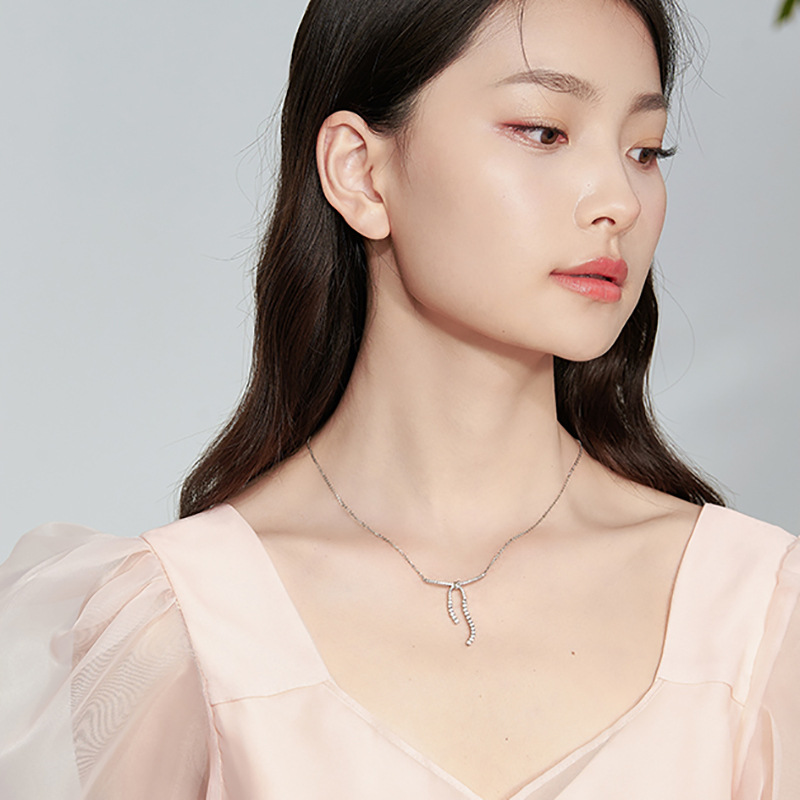 Women's Bow Necklace Niche Design