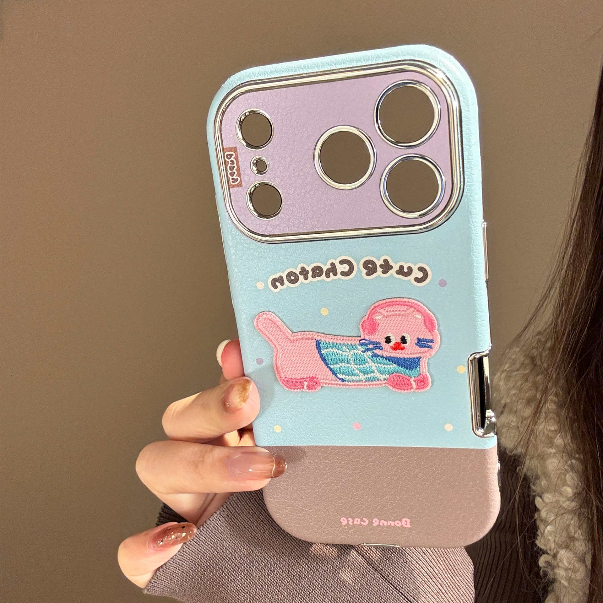 Embroidered Cat And Puppy Phone Case In Colorful Leather With A Mirror Finish