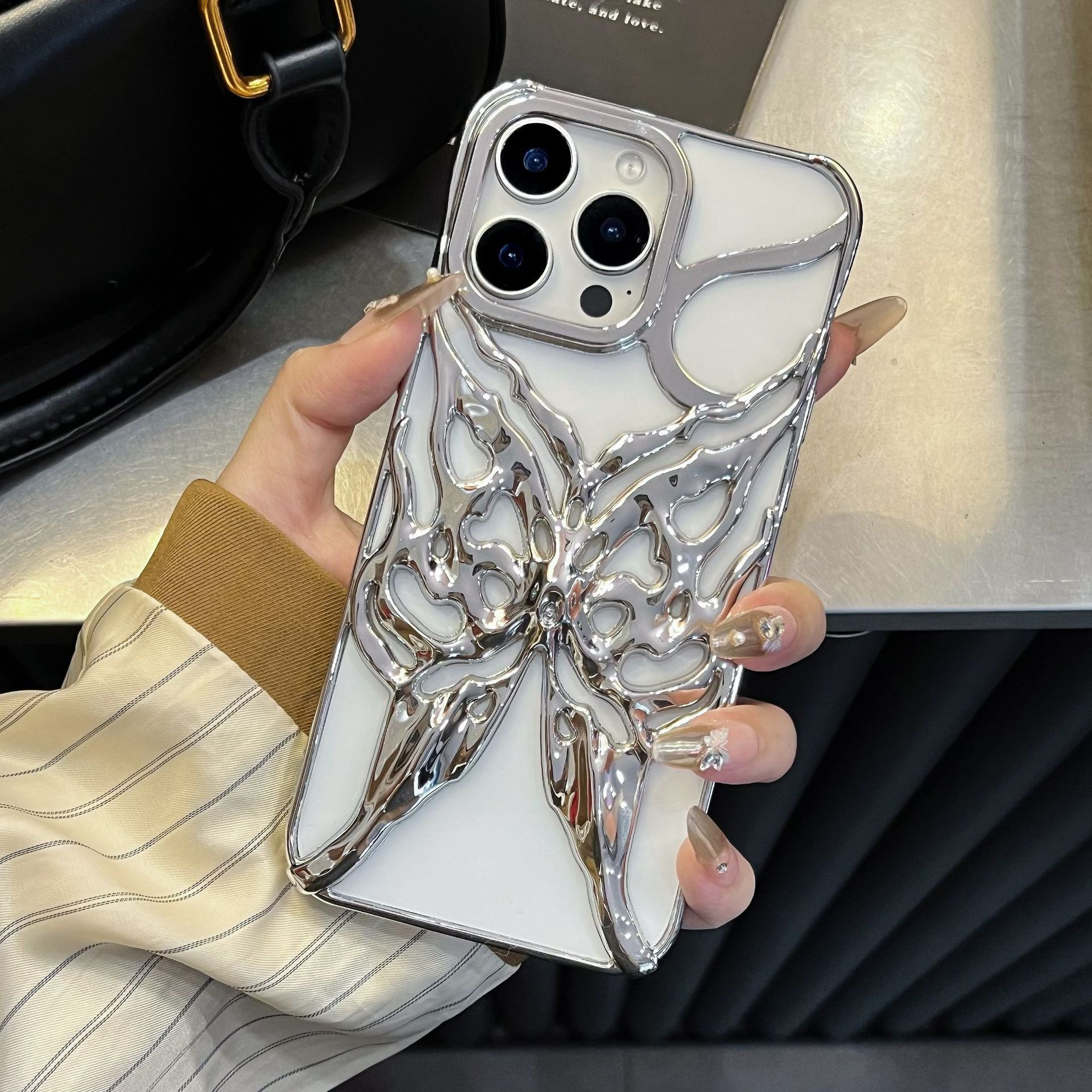 Electroplating Bright Surface Hollow Butterfly Suitable For 16pro - Image 8