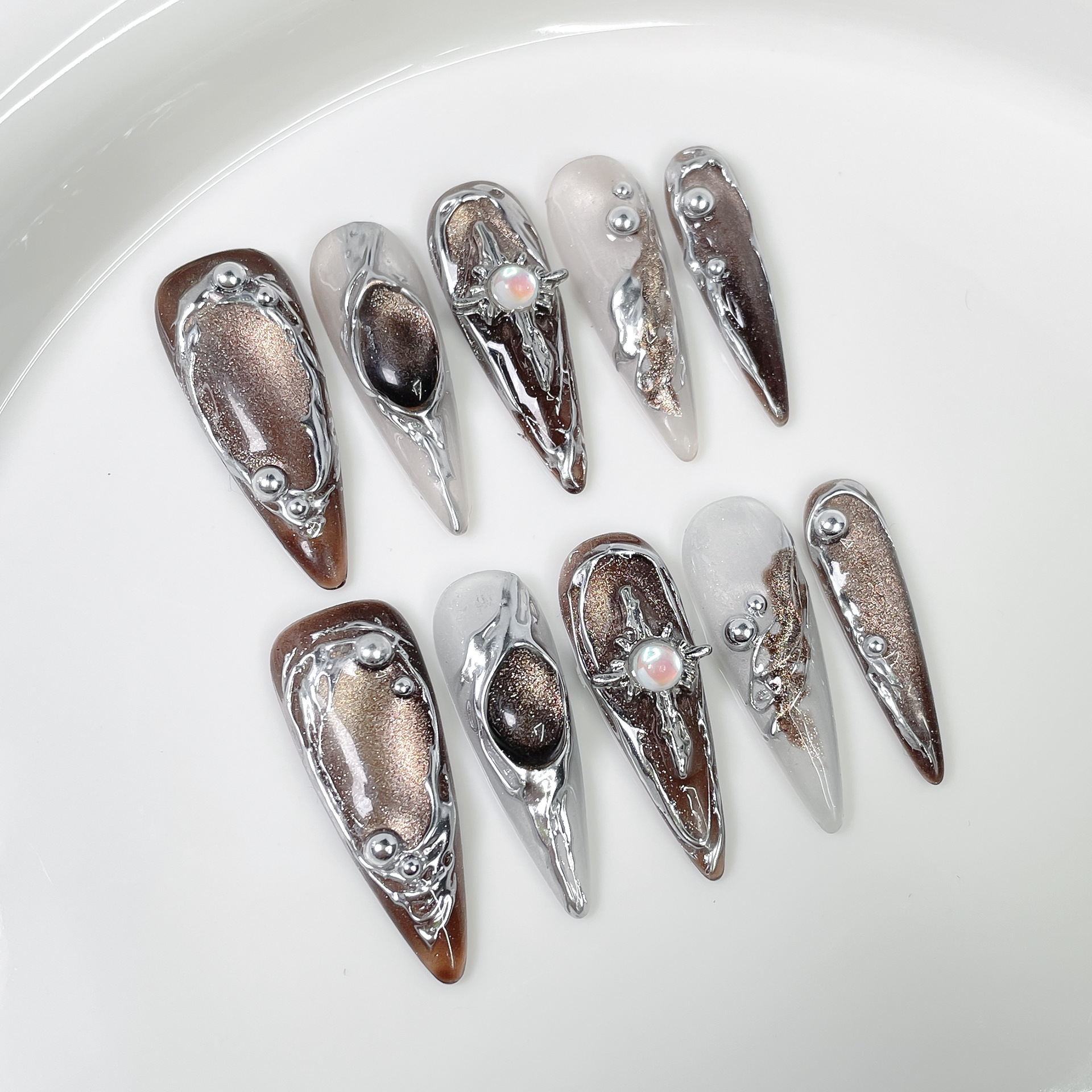 Nail Art Stickers With A Metallic Embossed Cat-eye Effect