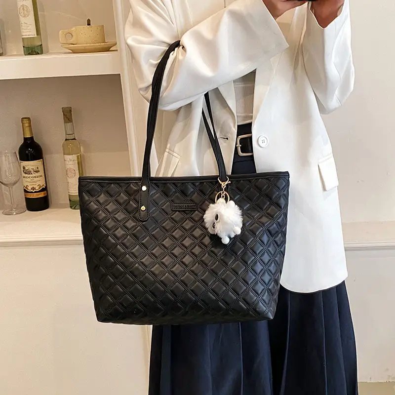 Commuter Shoulder Bag With A Diamond-check Pattern