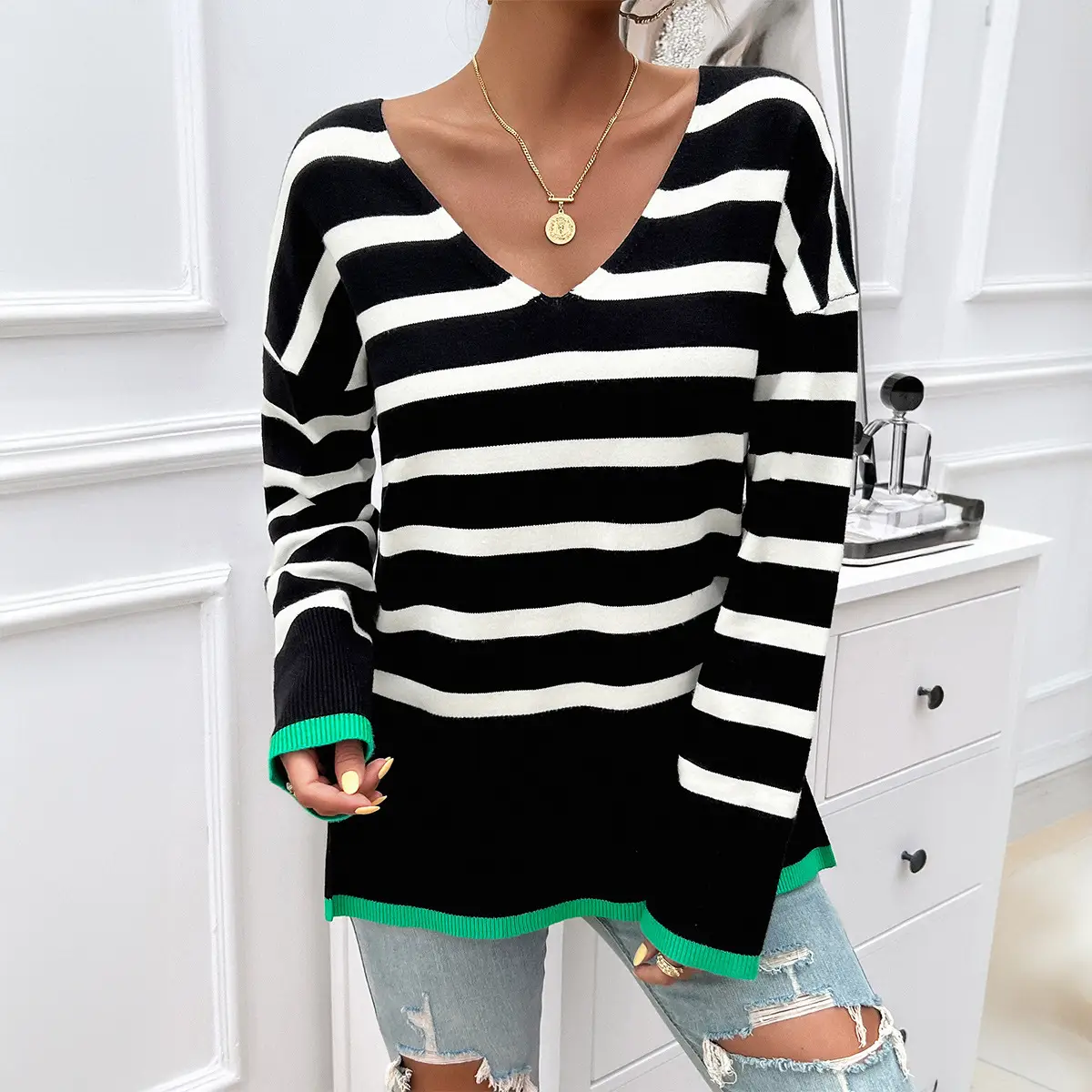 Women's Loose Contrast Color V-neck Long Sleeve Sweater