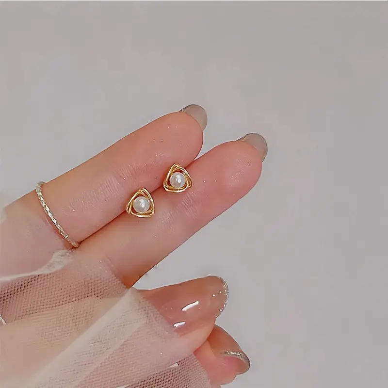 Elegant And Fresh Hollow Triangular Geometric Ear