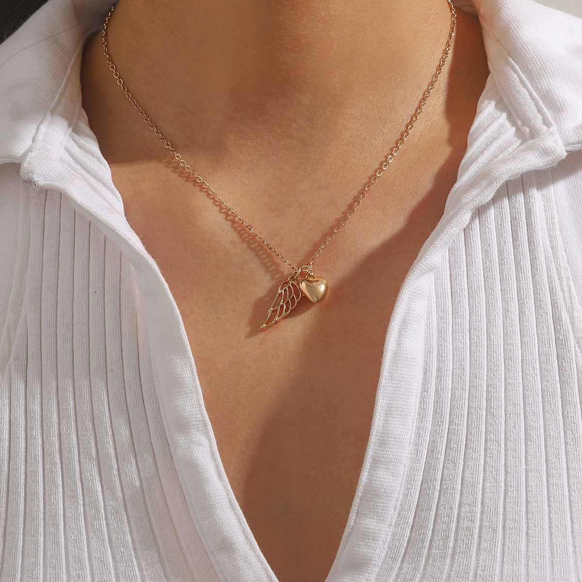 Minimalist Hollowed-Out Wing And Heart Necklace
