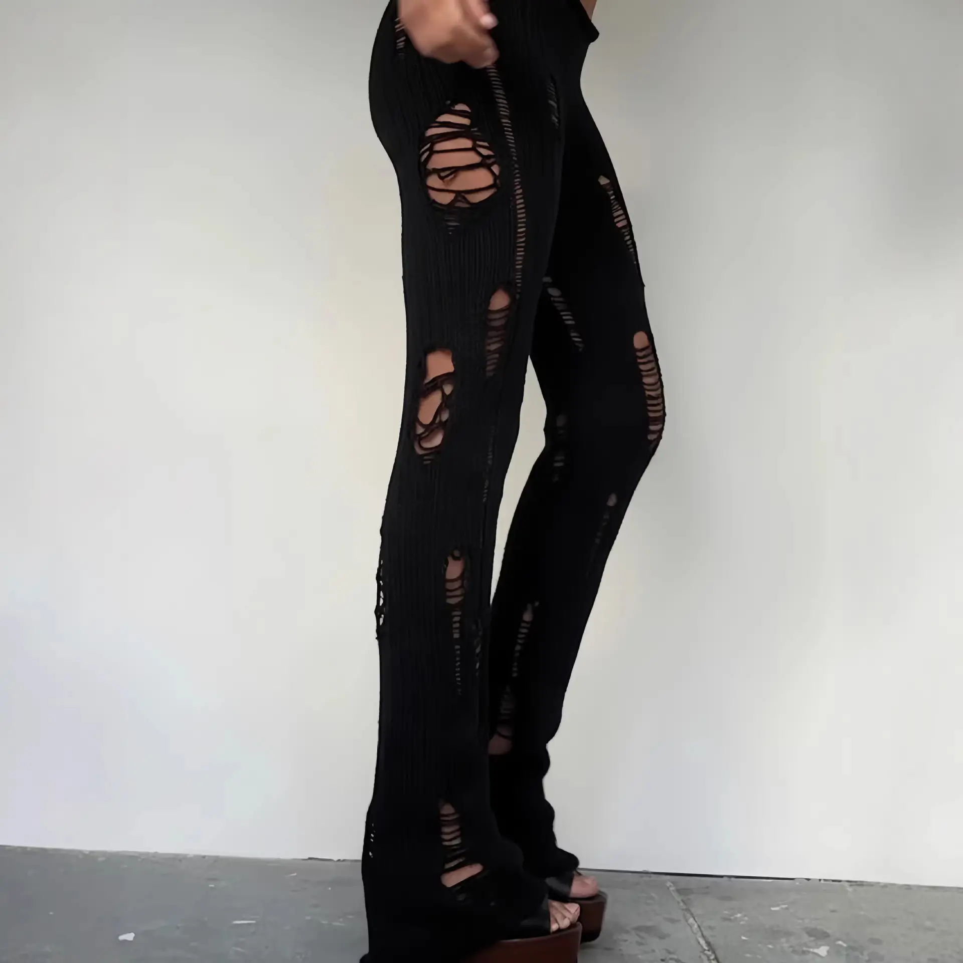 Distressed Knit Cuffed Capri Pants